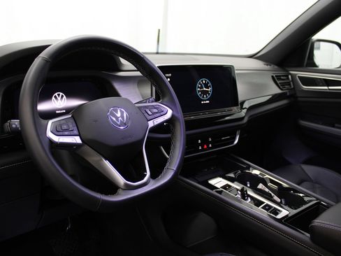 Used 2025 Volkswagen Atlas Cross Sport SE AWD/4WD image 15