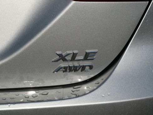 Used 2024 Toyota Camry XLE w/ Protection Package (Q2) (TMS) AWD/4WD image 12