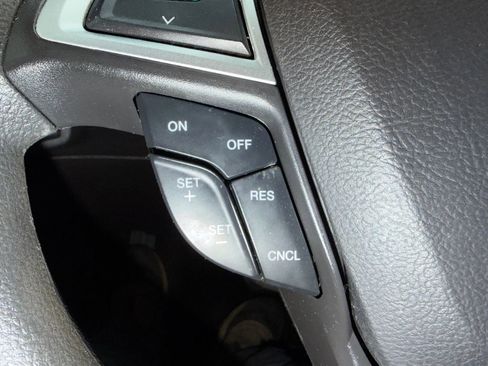 Used 2016 Ford Fusion SE image 14