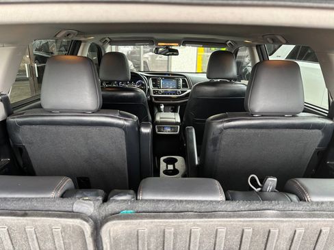 Used 2014 Toyota Highlander Limited image 26