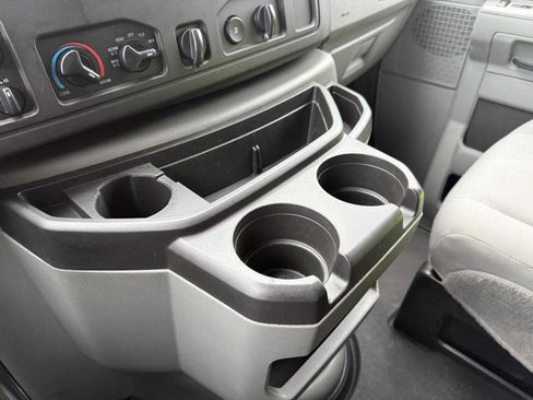 Used 2014 Ford E-350 and Econoline 350 XLT image 23