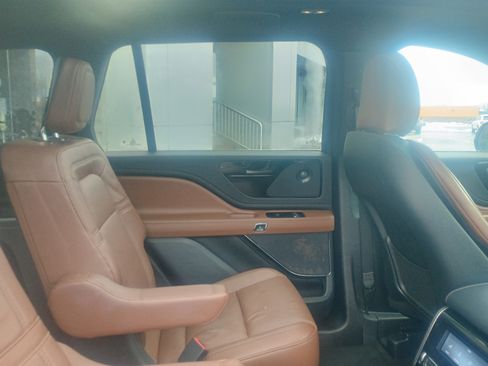 Used 2023 Lincoln Aviator Reserve image 15