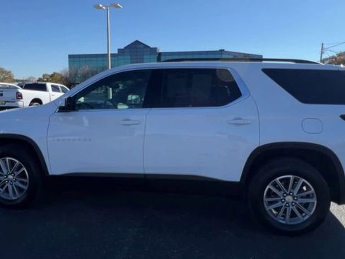 Used 2022 Chevrolet Traverse LT FWD image 6