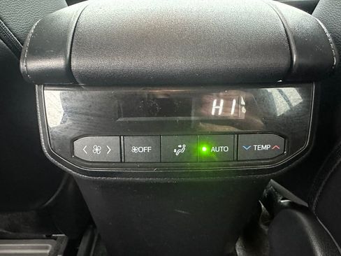 Certified 2023 Toyota Highlander XLE image 16