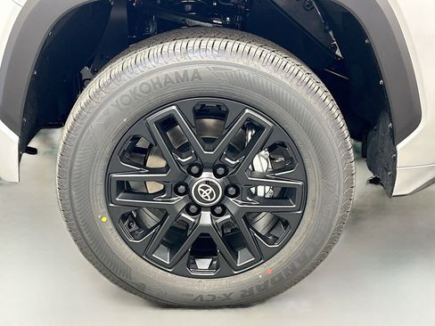 New 2026 Toyota Tundra SR5 AWD/4WD image 9