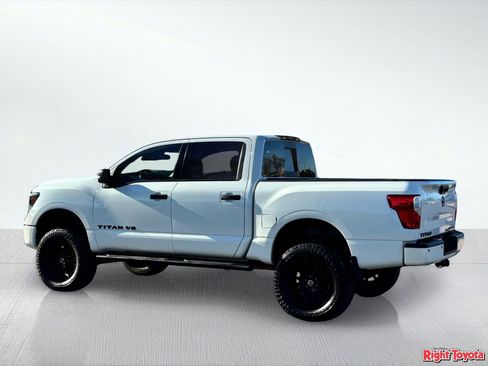 Used 2019 Nissan Titan SV w/ SV Convenience Package AWD/4WD image 3