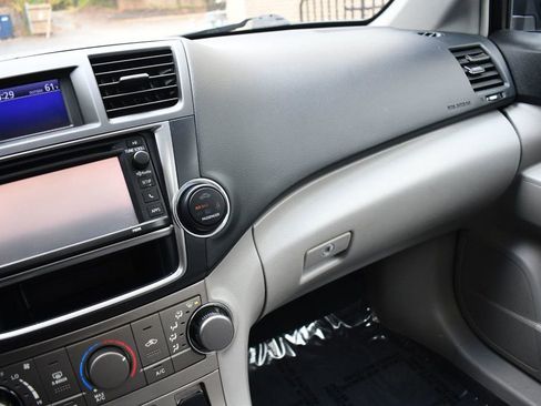 Used 2013 Toyota Highlander SE image 36