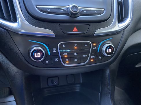 Used 2018 Chevrolet Equinox LT FWD image 28