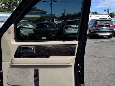 Used 2016 Lincoln Navigator Select image 21