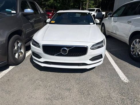 Used 2018 Volvo S90 T5 Momentum w/ Convenience Package FWD image 2