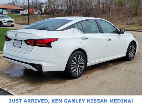 Certified 2025 Nissan Altima 2.5 SV image 3