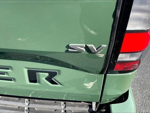 Used 2023 Nissan Frontier SV w/ Graphics Package image 22