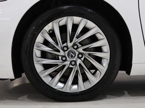 Used 2023 Lexus ES 300h Ultra Luxury w/ Accessory Package (Z1) FWD image 12