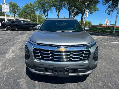 Used 2026 Chevrolet Equinox LT FWD image 2