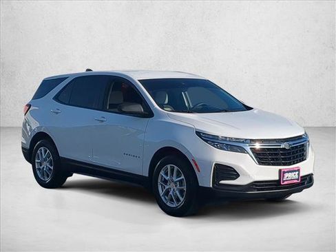 Used 2022 Chevrolet Equinox LS w/ LPO, Floor Liner Package FWD image 3