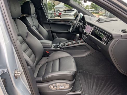 Certified 2026 Porsche Macan AWD/4WD image 25