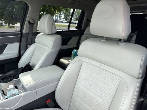 Used 2024 Hyundai Santa Fe Limited AWD/4WD image 4