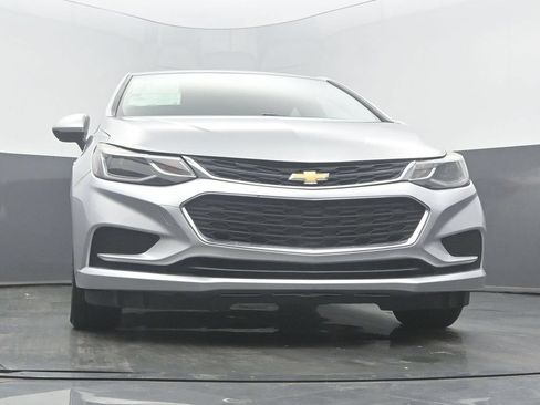 Used 2018 Chevrolet Cruze LT w/ Convenience Package FWD image 55