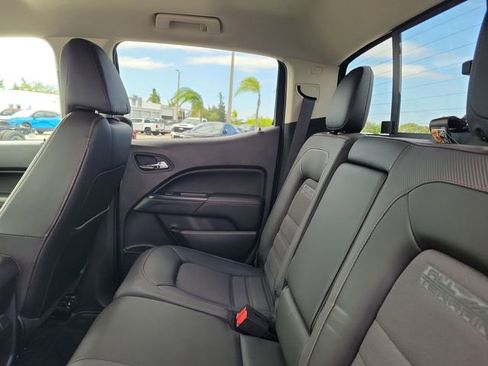 Used 2015 GMC Canyon SLE w/ All-Terrain Package image 10