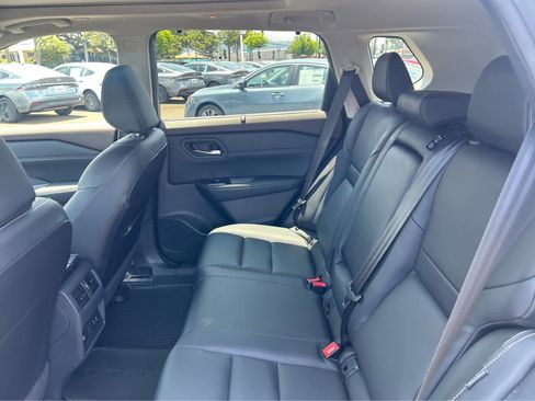 Used 2023 Nissan Rogue SL w/ SL Premium Package FWD image 9