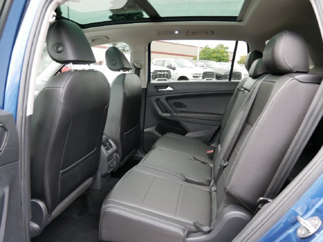 Used 2018 Volkswagen Tiguan SE w/ Panoramic Sunroof Package AWD/4WD image 14