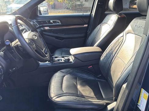 Used 2017 Ford Explorer Platinum image 10