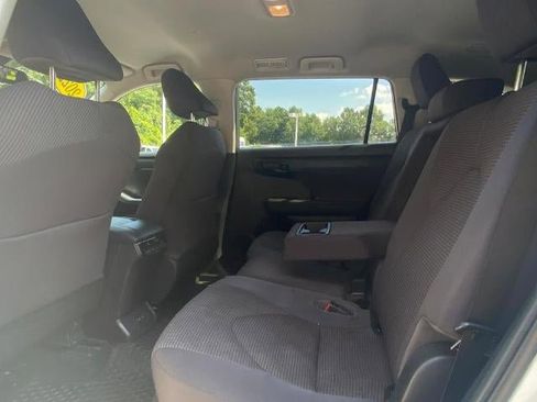Used 2022 Toyota Highlander LE image 20