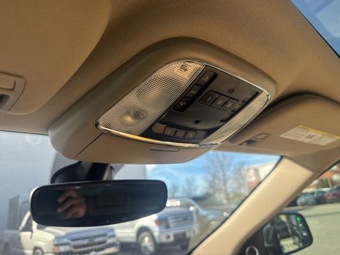 Used 2017 Jeep Grand Cherokee Overland image 24