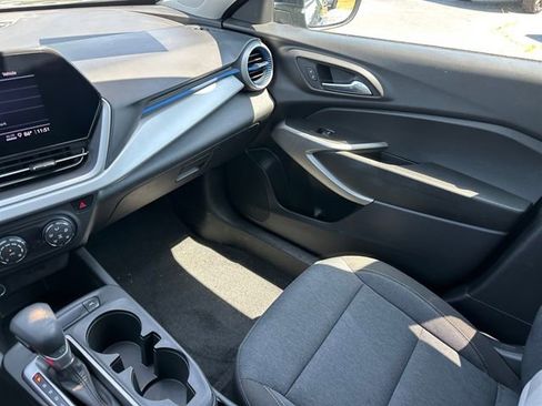 Used 2024 Chevrolet Trax LS FWD image 28