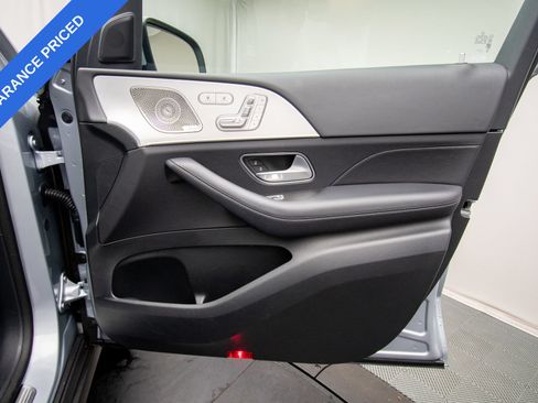 Used 2025 Mercedes-Benz GLS 450 4MATIC image 34