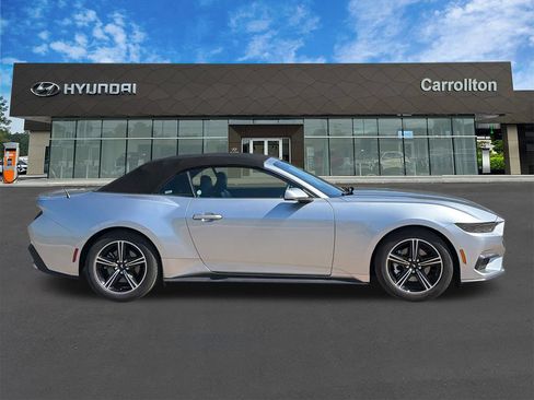 Used 2025 Ford Mustang Premium RWD image 4