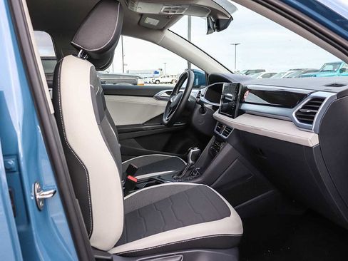 New 2025 Volkswagen Taos SE w/ Black Wheel Package FWD image 15