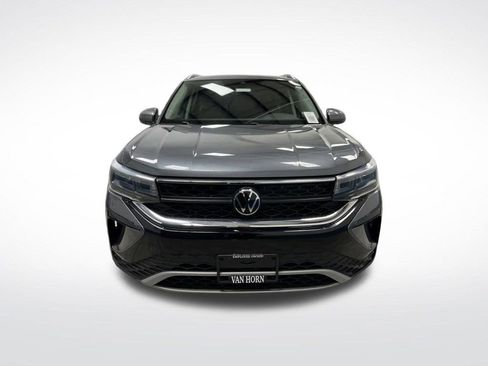Used 2023 Volkswagen Taos SE w/ Black Wheel Package image 10