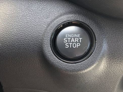 Used 2024 Hyundai Venue Limited image 27