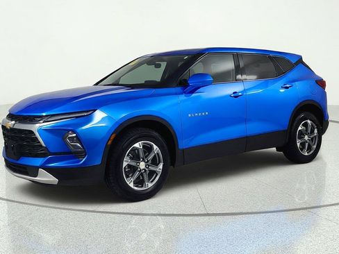 Used 2025 Chevrolet Blazer LT AWD/4WD image 3
