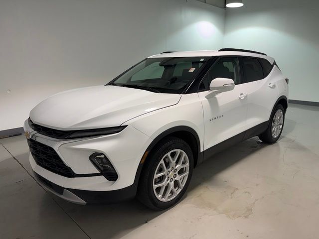 Certified 2024 Chevrolet Blazer LT FWD image 3