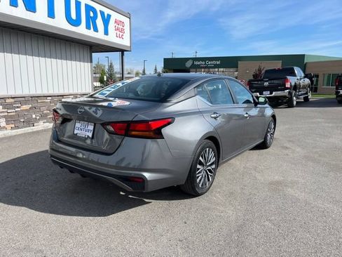 Used 2025 Nissan Altima 2.5 SV FWD image 11