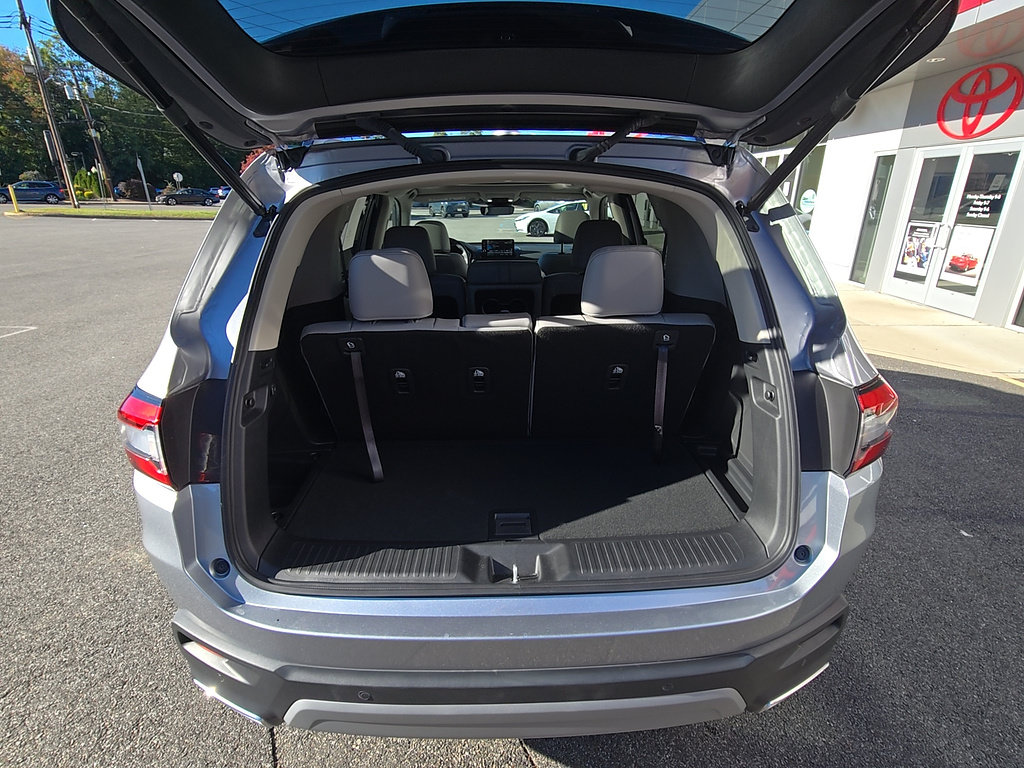 Used 2025 Honda Pilot Touring image 8