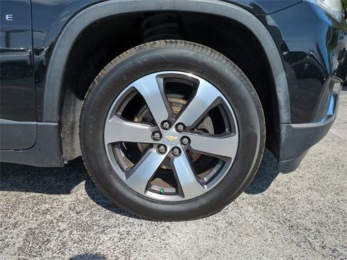 Used 2020 Chevrolet Traverse LT w/ LT Premium Package image 11