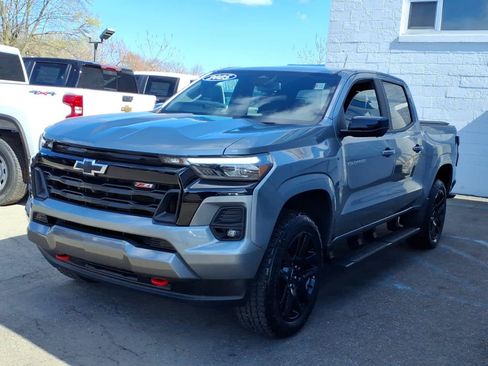Certified 2025 Chevrolet Colorado Z71 w/ Technology Package AWD/4WD image 3