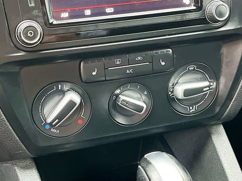 Used 2017 Volkswagen Jetta SE FWD image 14