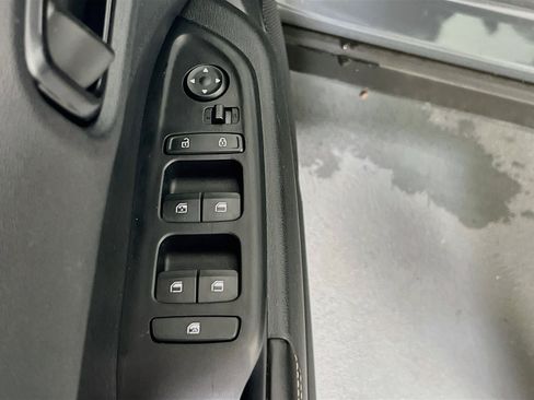 Used 2023 Hyundai Venue Limited FWD image 18