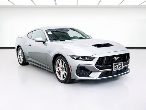 Used 2024 Ford Mustang GT Premium RWD image 3