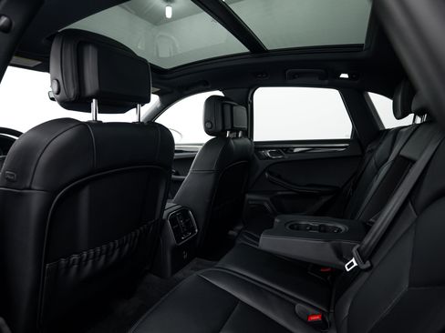 Certified 2026 Porsche Macan AWD/4WD image 23