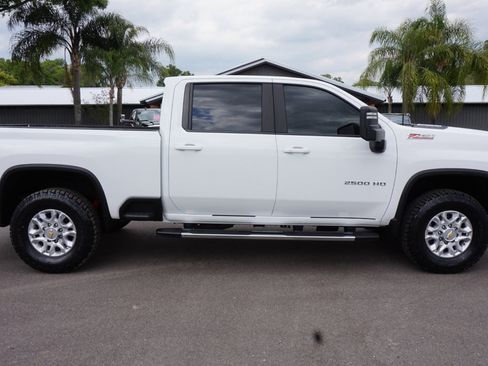 Used 2022 Chevrolet Silverado 2500 LT w/ Convenience Package image 10