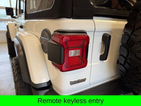 Used 2022 Jeep Wrangler Unlimited Rubicon w/ Xtreme Recon 35" Tire Package AWD/4WD image 5