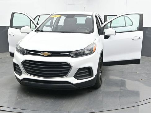 Used 2020 Chevrolet Trax LS FWD image 32