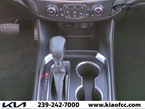 Used 2021 Chevrolet Traverse LT image 19