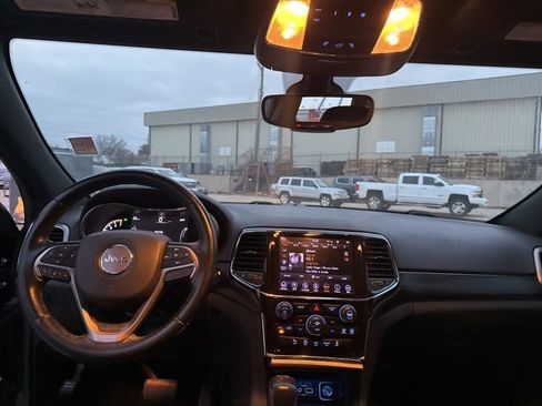 Used 2020 Jeep Grand Cherokee Altitude image 28