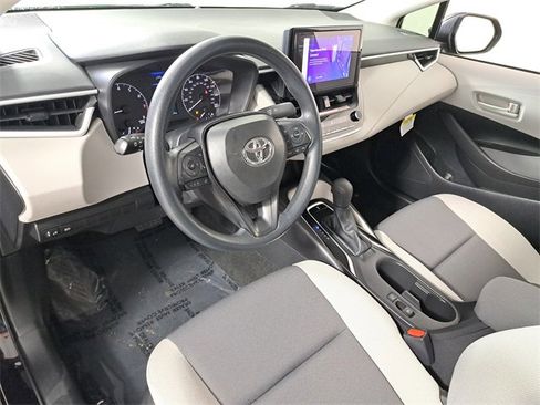 Used 2025 Toyota Corolla LE image 18